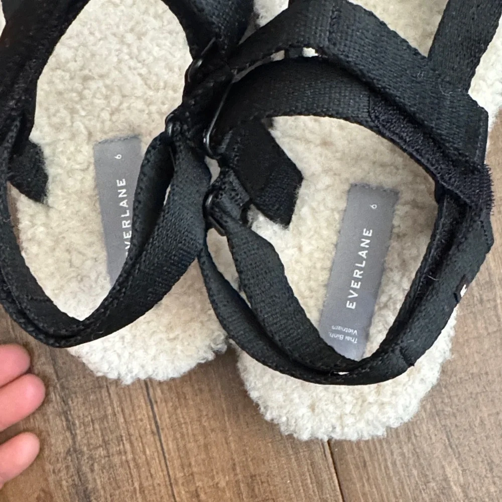 Everlane Black Strappy Sandals with Cream faux four lined Footbed